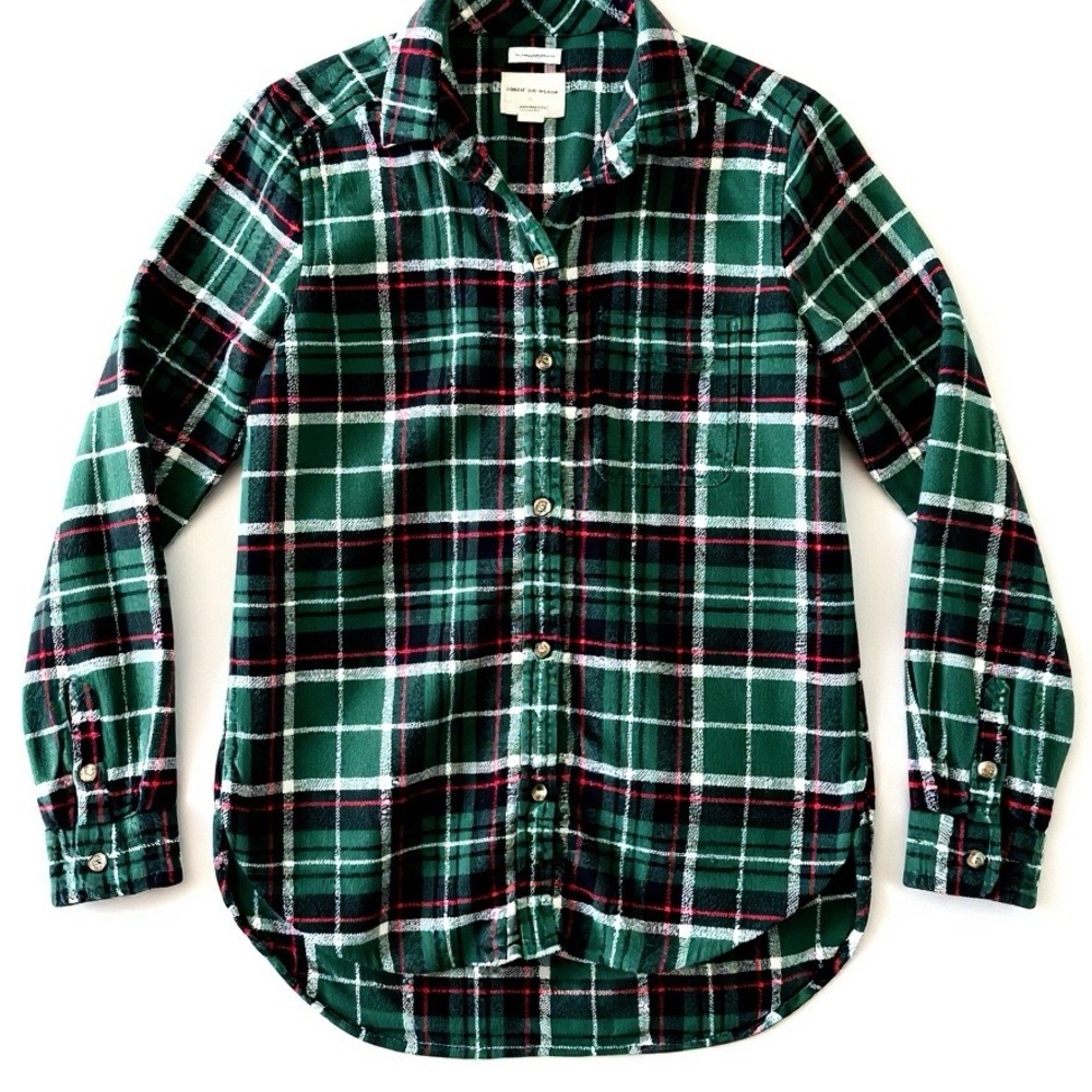 EUC American Eagle green plaid flannel button down shirt Small
